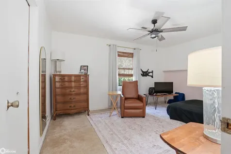 10591 Rolling Hills Drive Burlington IA 52601