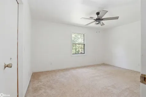 10591 Rolling Hills Drive Burlington IA 52601