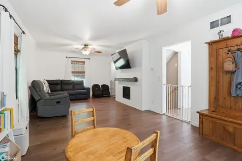 10591 Rolling Hills Drive Burlington IA 52601