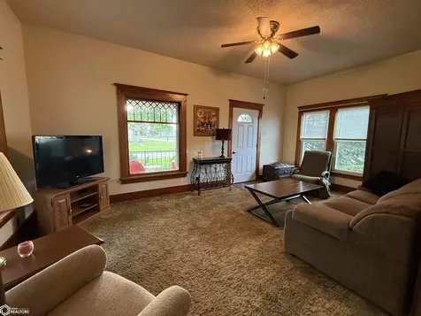 302 Tilford Street Dysart IA 52224