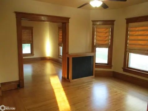 609 Crisman Street Dysart IA 52224