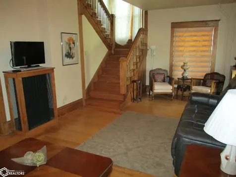 609 Crisman Street Dysart IA 52224