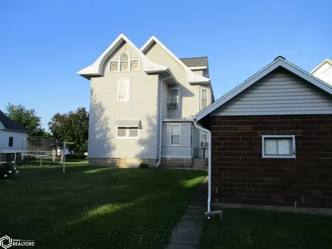 609 Crisman Street Dysart IA 52224