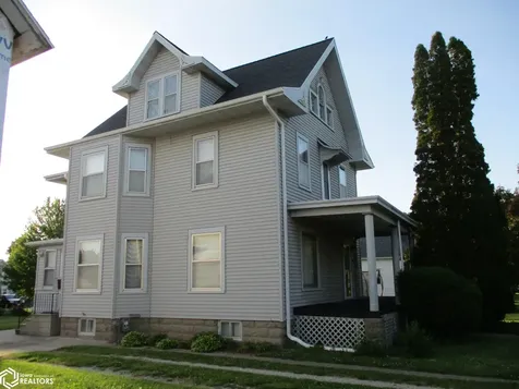 609 Crisman Street Dysart IA 52224