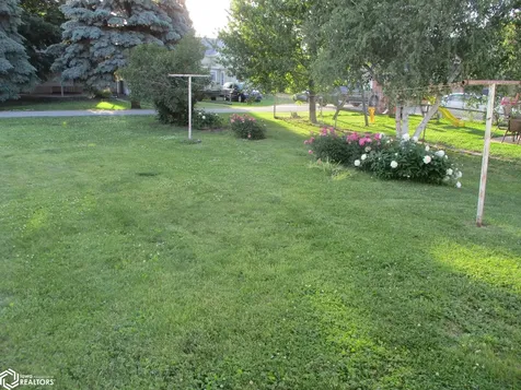 609 Crisman Street Dysart IA 52224