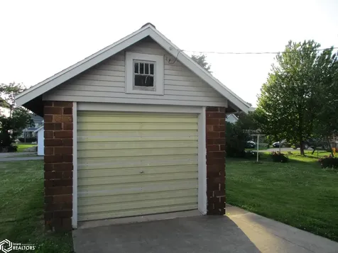 609 Crisman Street Dysart IA 52224