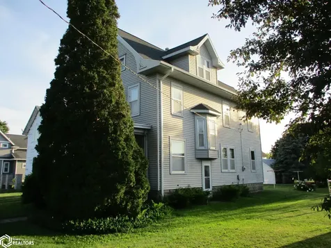 609 Crisman Street Dysart IA 52224