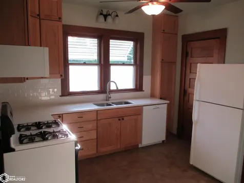 609 Crisman Street Dysart IA 52224