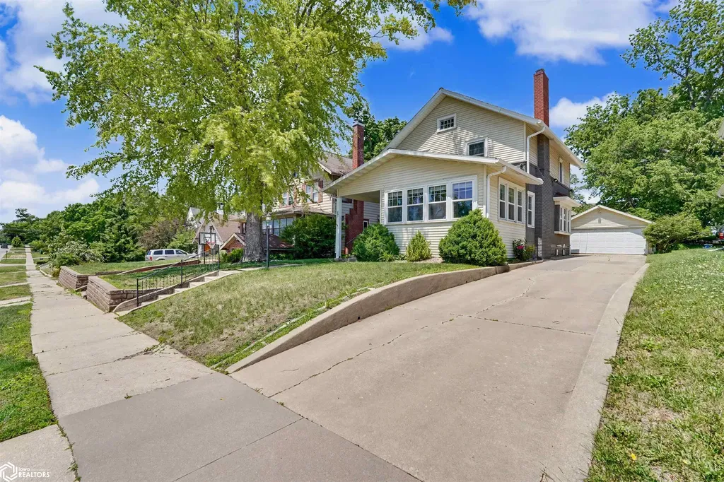 605 Jerome Street Marshalltown IA 50158