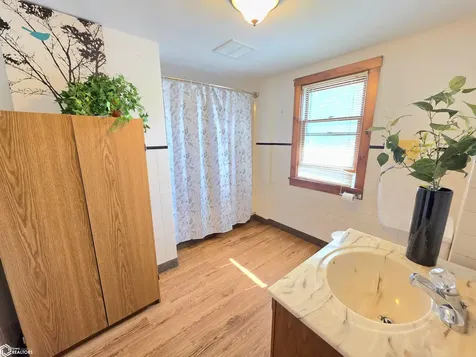 1016 E State Street Mason City IA 50401