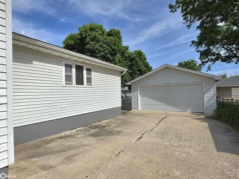 1016 E State Street Mason City IA 50401