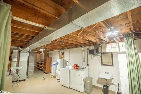 636 Way Avenue Woden IA 50484