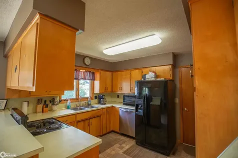 636 Way Avenue Woden IA 50484