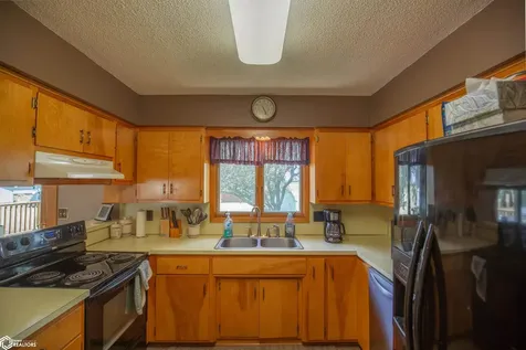 636 Way Avenue Woden IA 50484