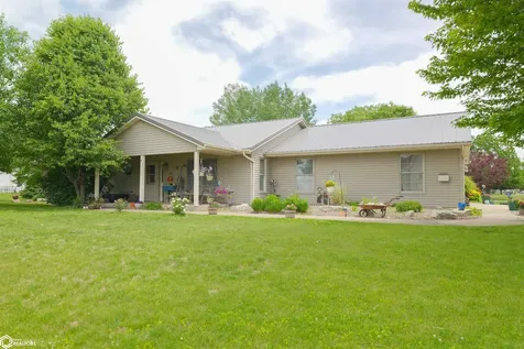 1716 Hillary Burlington IA 52601