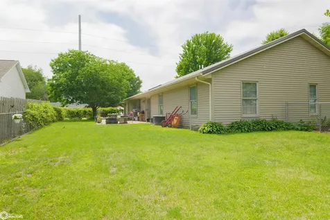 1716 Hillary Burlington IA 52601