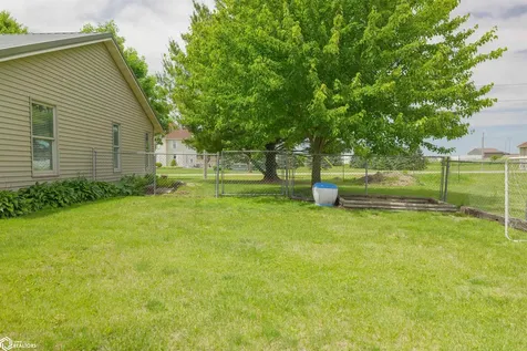 1716 Hillary Burlington IA 52601