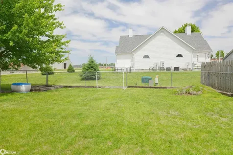 1716 Hillary Burlington IA 52601