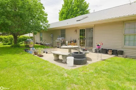 1716 Hillary Burlington IA 52601