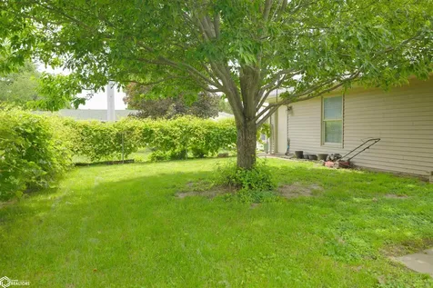 1716 Hillary Burlington IA 52601