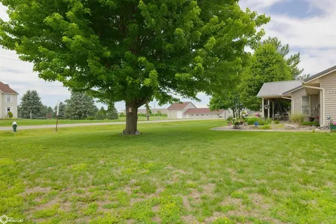 1716 Hillary Burlington IA 52601