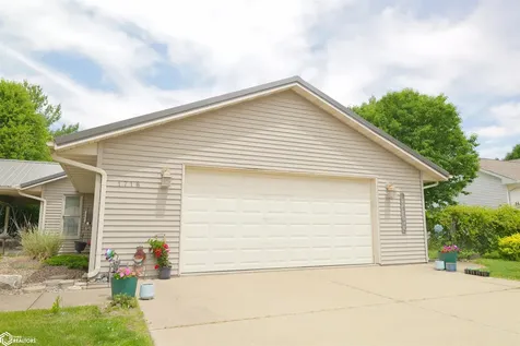 1716 Hillary Burlington IA 52601
