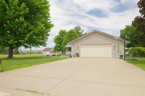 1716 Hillary Burlington IA 52601