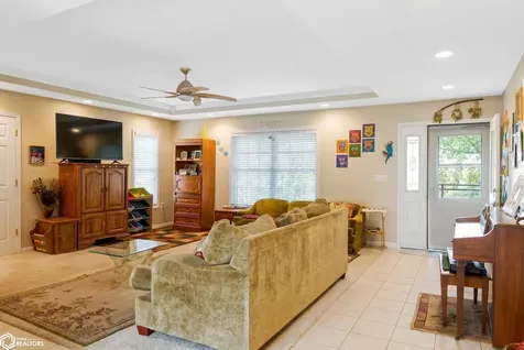1716 Hillary Burlington IA 52601