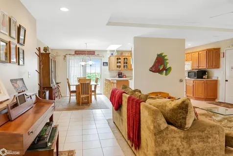 1716 Hillary Burlington IA 52601