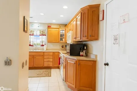 1716 Hillary Burlington IA 52601