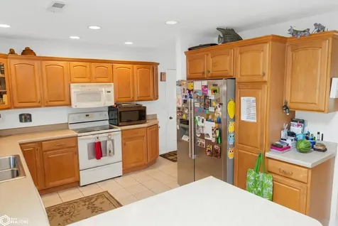 1716 Hillary Burlington IA 52601