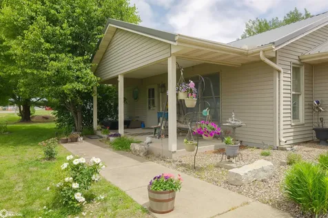 1716 Hillary Burlington IA 52601