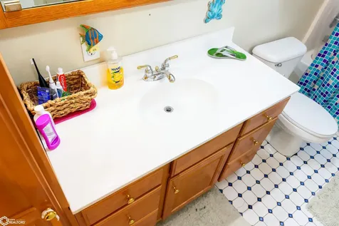 1716 Hillary Burlington IA 52601
