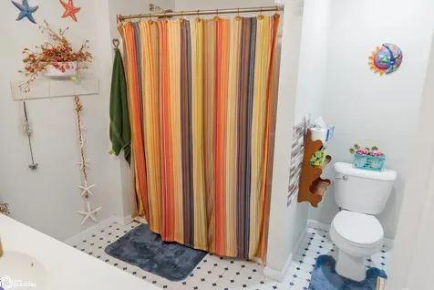1716 Hillary Burlington IA 52601