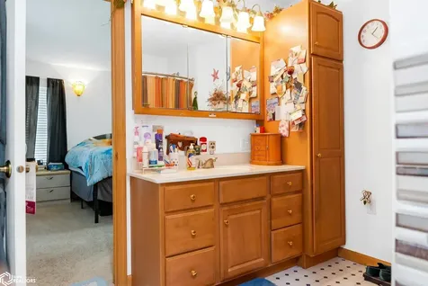 1716 Hillary Burlington IA 52601