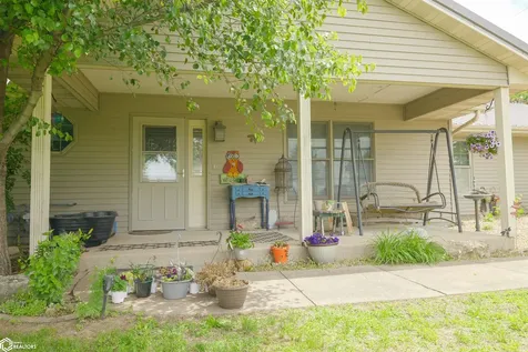 1716 Hillary Burlington IA 52601