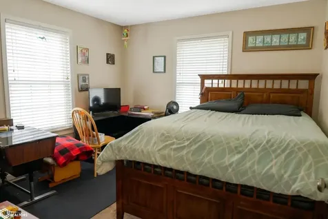1716 Hillary Burlington IA 52601