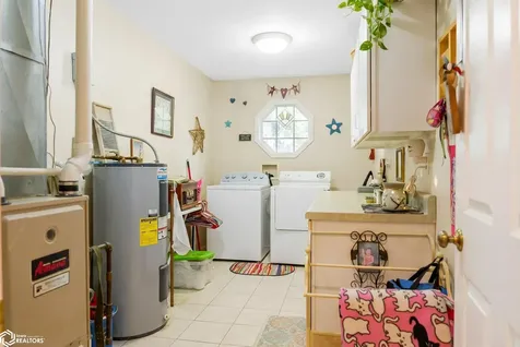 1716 Hillary Burlington IA 52601