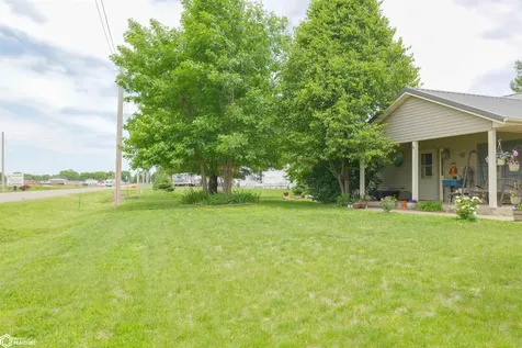 1716 Hillary Burlington IA 52601