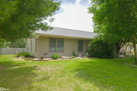 1716 Hillary Burlington IA 52601