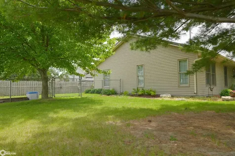 1716 Hillary Burlington IA 52601