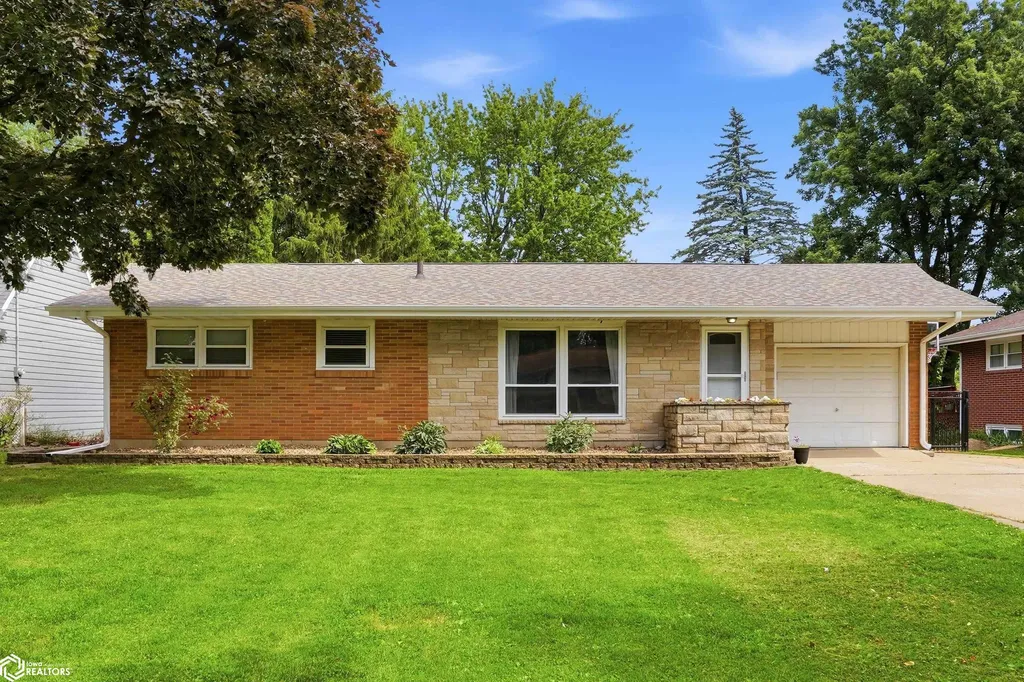 2716 Division Street Burlington IA 52601