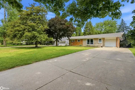 2716 Division Street Burlington IA 52601