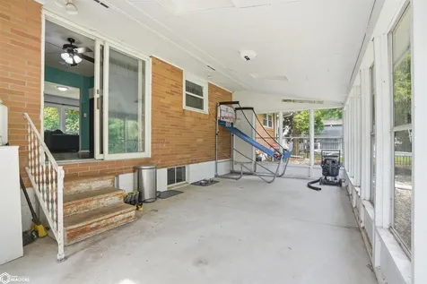 2716 Division Street Burlington IA 52601