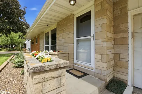 2716 Division Street Burlington IA 52601