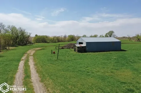 1949 110th Avenue Masonville IA 50654
