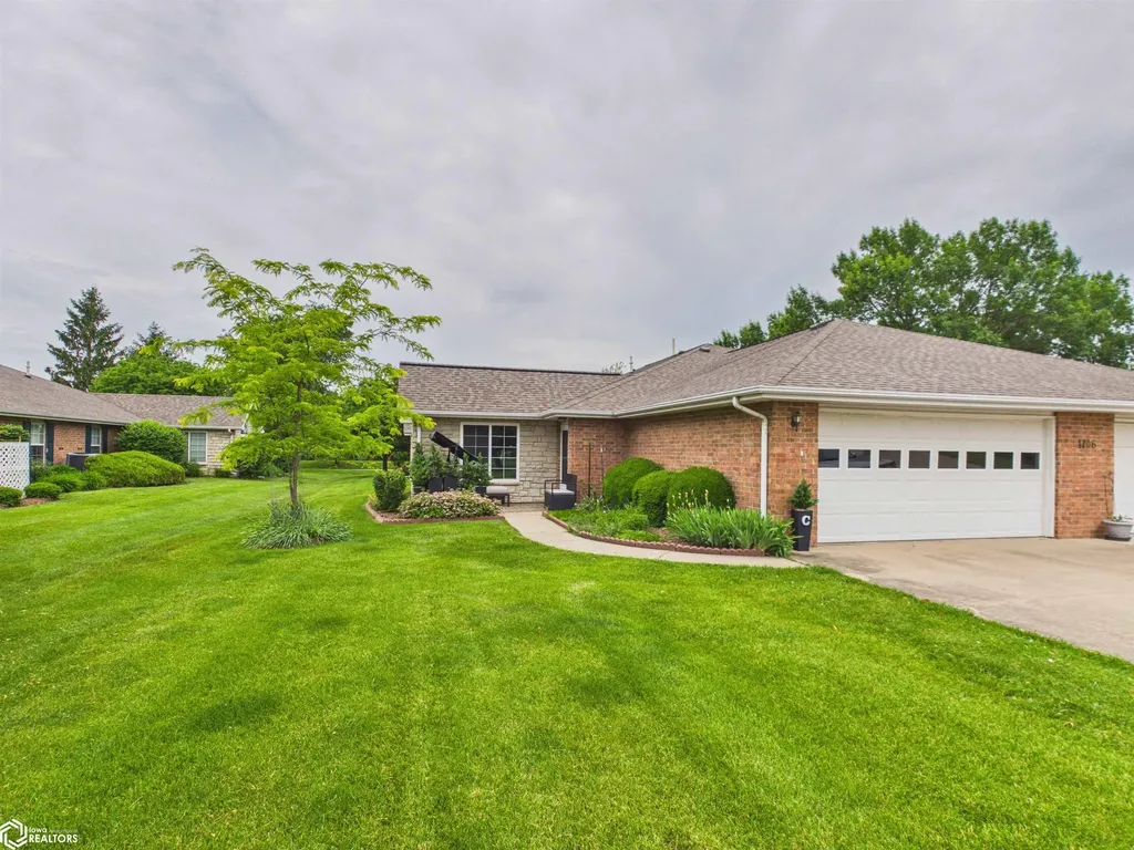 1706 -C Linden Drive Fairfield IA 52556