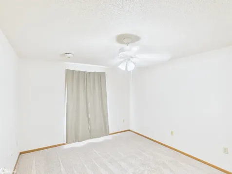 1706 -C Linden Drive Fairfield IA 52556