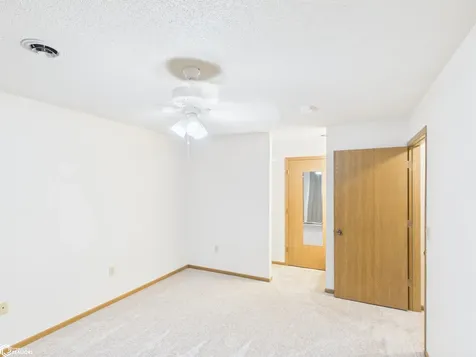 1706 -C Linden Drive Fairfield IA 52556