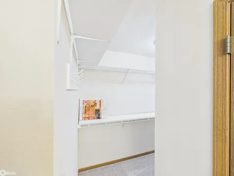 1706 -C Linden Drive Fairfield IA 52556